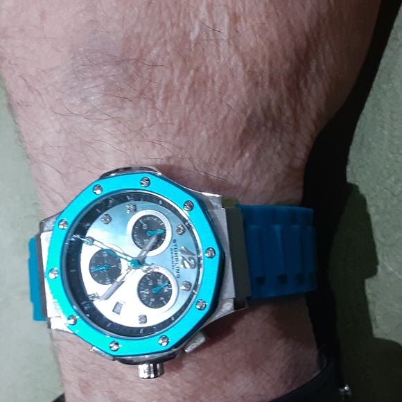 Trendy and colorful  this Stuhrling original, ladies watch is adjustable! - Picture 4 of 10